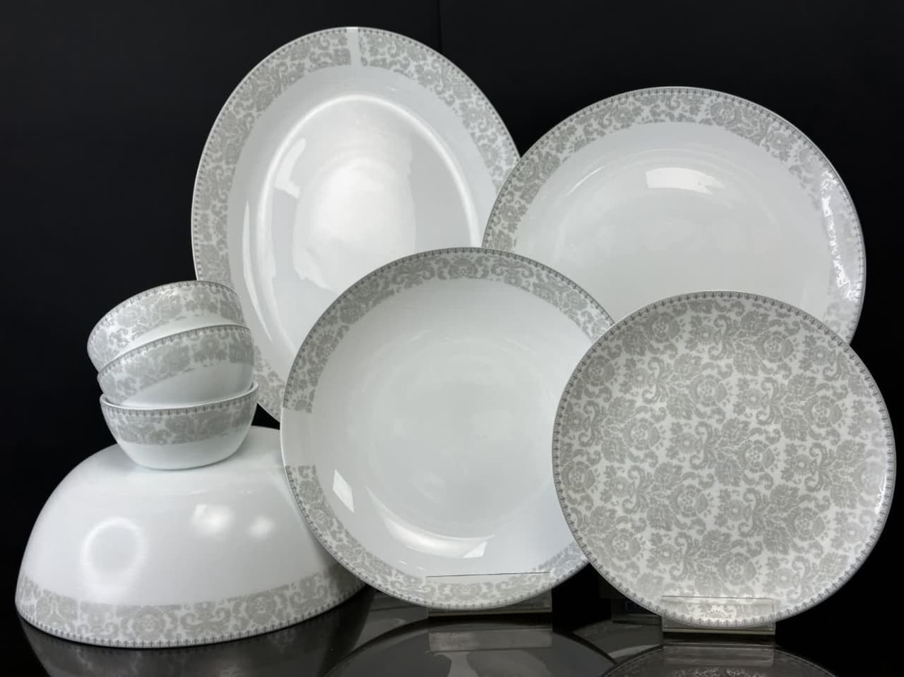 سرویس غذاخوری 26 پارچه طرح گل ریز چینی با قالب گرد