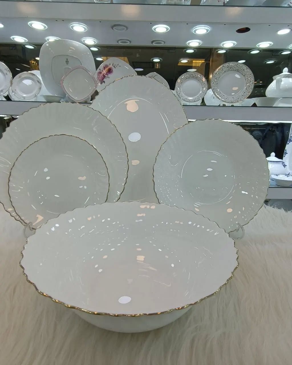 سرویس غذا خوری 26 پارچه قالب کنگره لب طلا