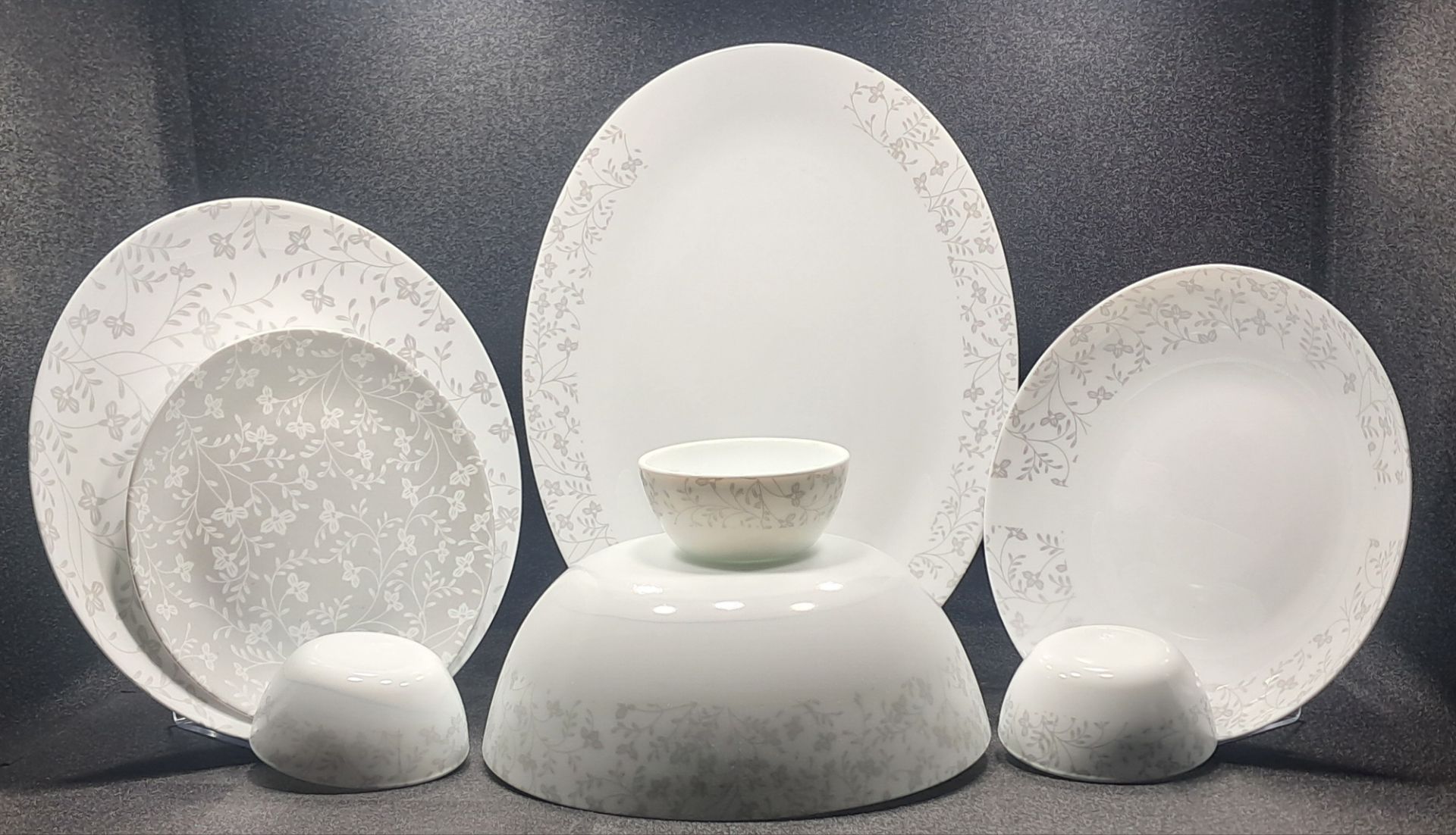 سرویس غذاخوری 26 پارچه طرح چینی قالب گرد