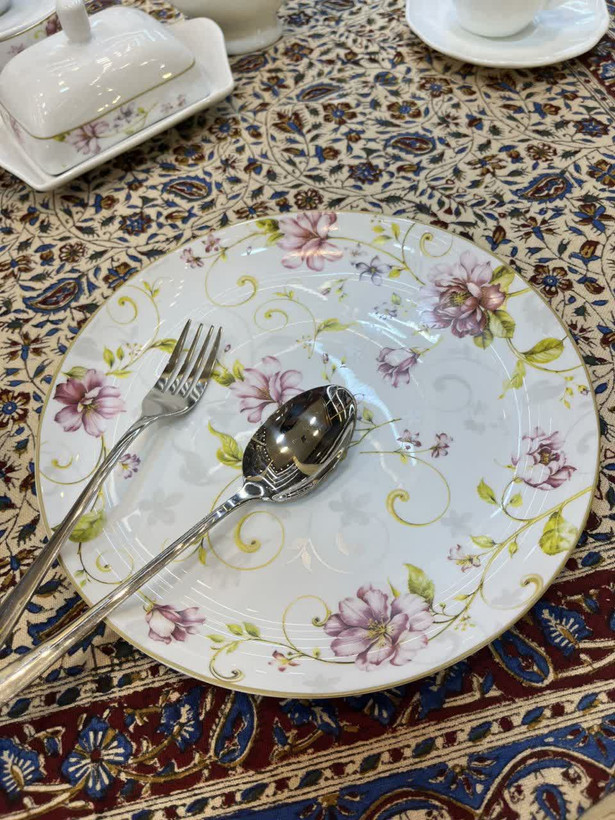 سرویس غذا خوری ۲۶ پارچه طرح چینی گل عروس صورتی