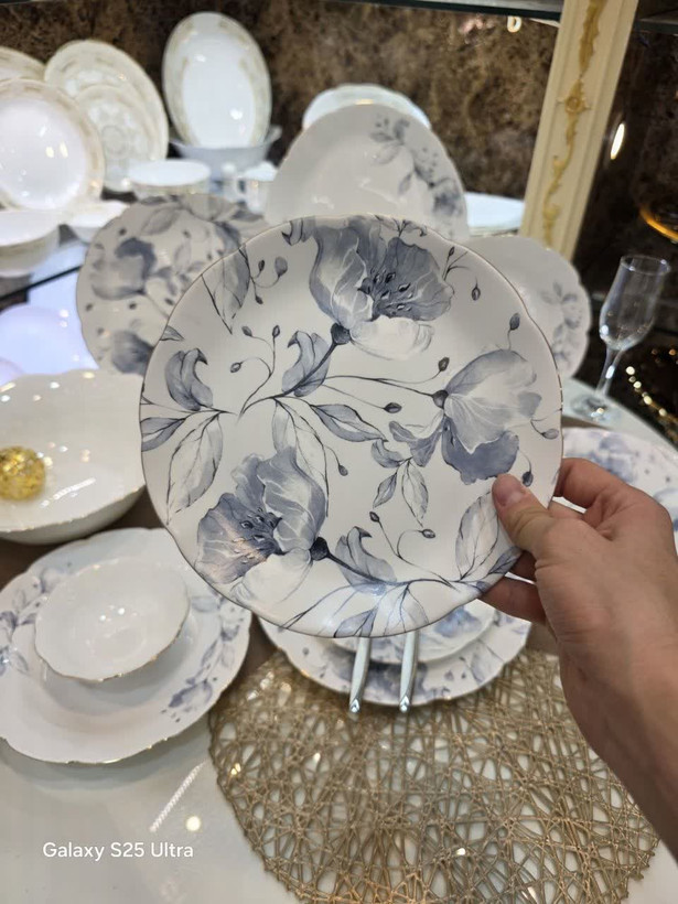 سرویس ۲۶ پارچه آرکوپال دلارام سرمه ای لبه طلایی نیلوفری