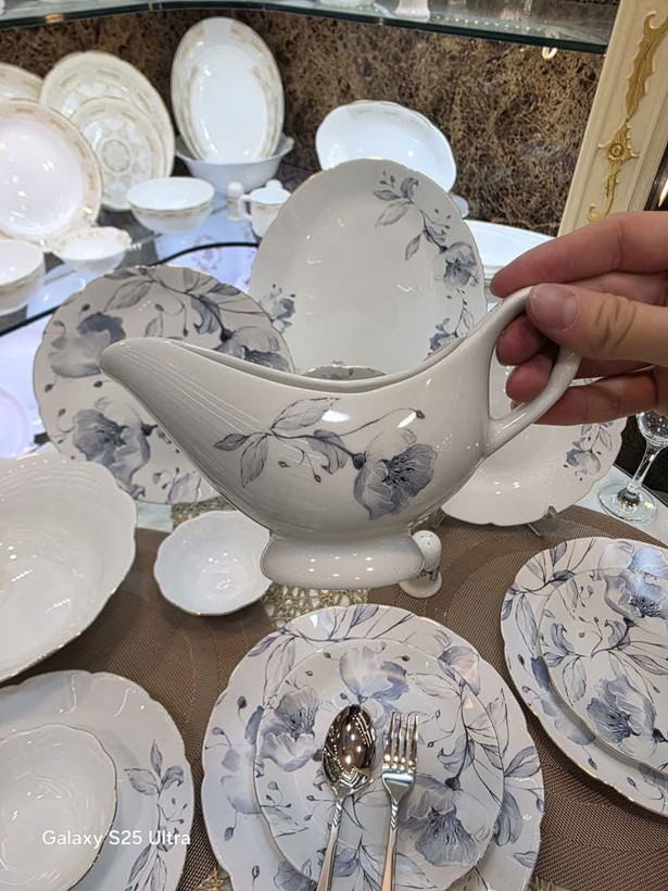 سرویس ۲۶ پارچه آرکوپال دلارام سرمه ای لبه طلایی نیلوفری