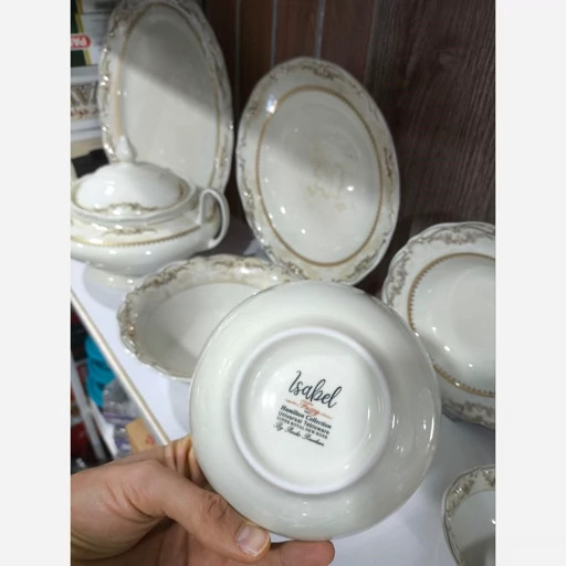 چینی بن چاینا ایزابل ۹۸ پارچه ۱۲ نفره طرح نلین طلایی